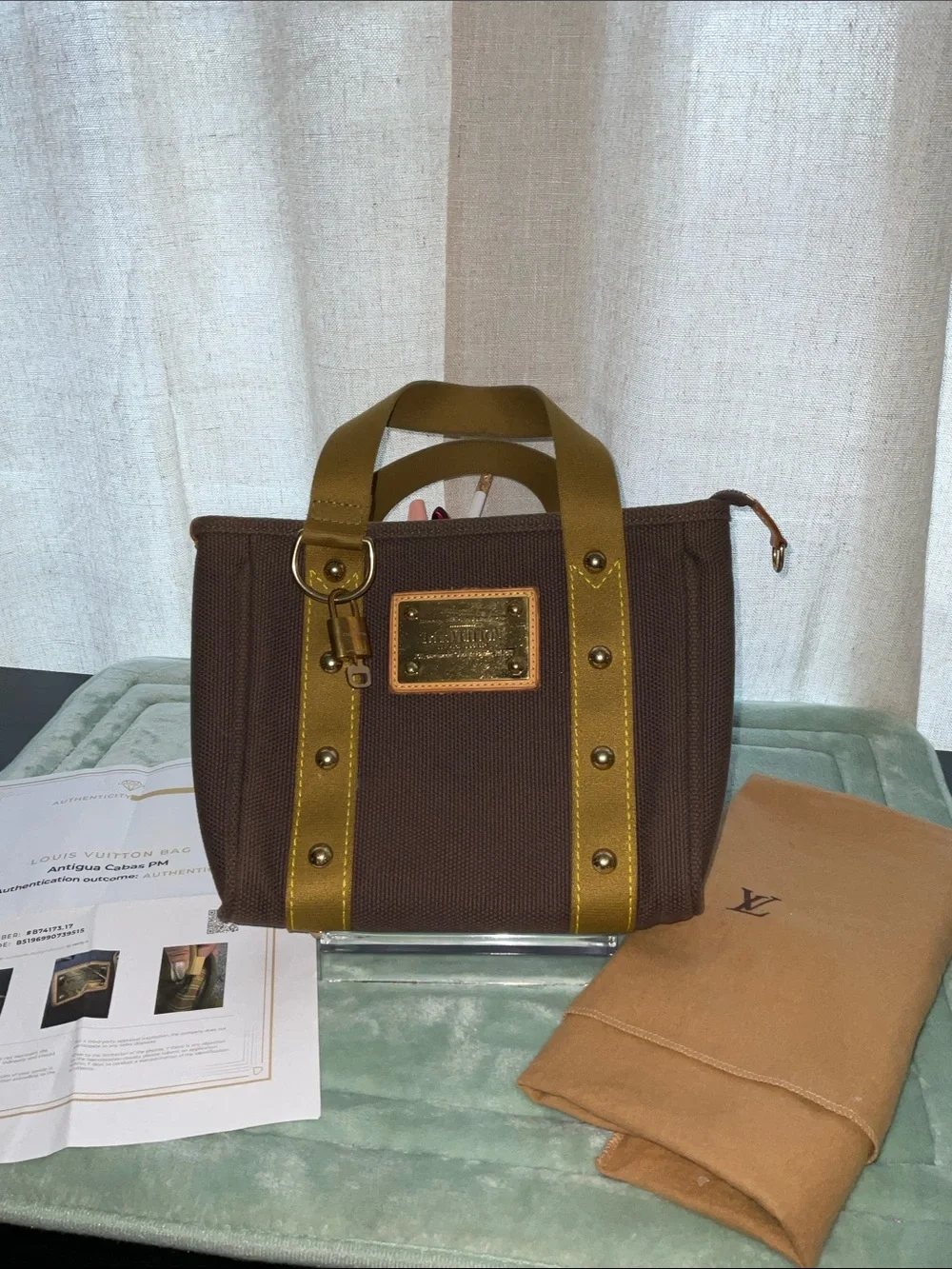 LV hand bag 8X10 excellent condition